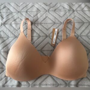 SKIMS Wireless form push up plunge Bra